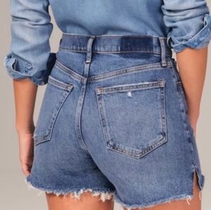 Abercrombie & Fitch High Rise The Mom Short